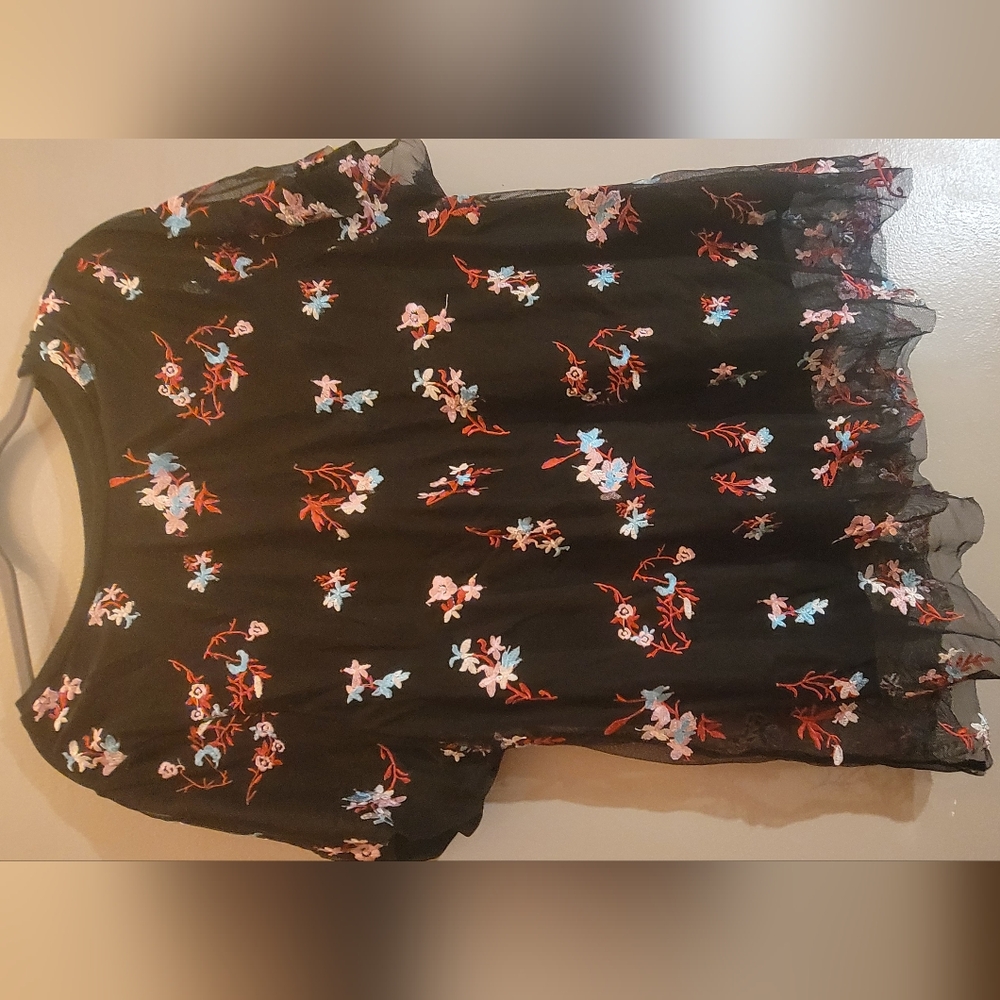 Sheer topped shirt with flower. NWT 2x